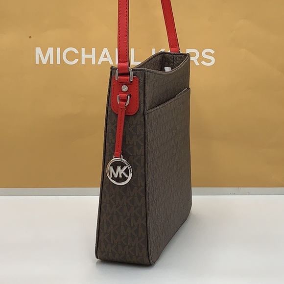 MICHAEL KORS
Jet Set Travel Large Logo Messenger Bag
BRIGHT RED/BROWN SIGNATURE - Picture 4 of 16